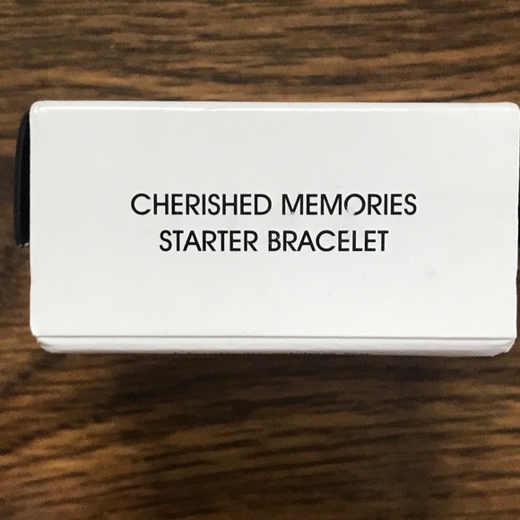 NWT Avon Cherished Memories Starter Bracelet - Picture 6 of 7